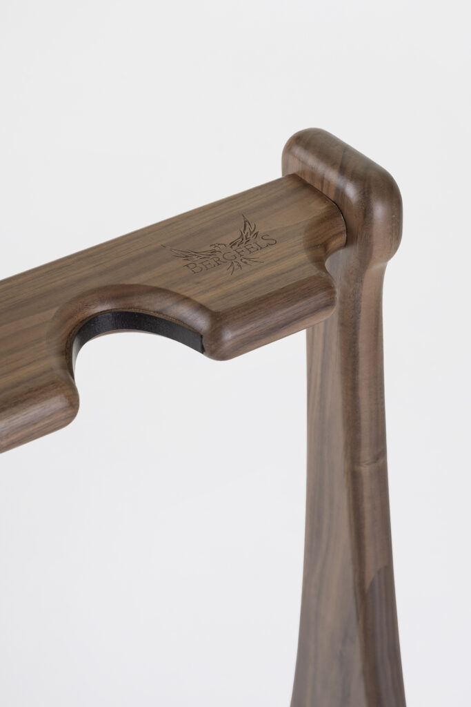 Bergfels Guitar Stand black walnut logo